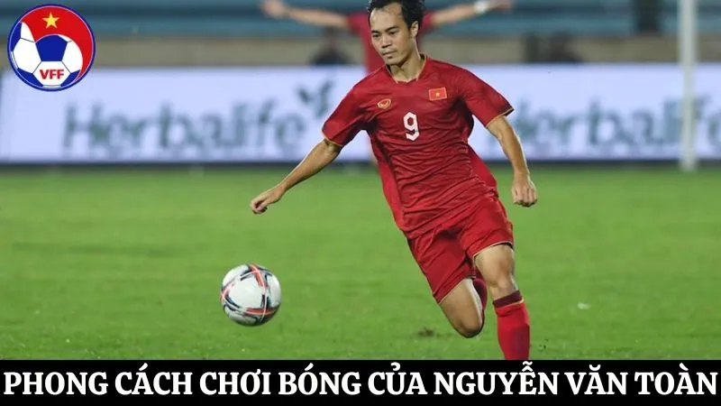 cách chơi bóng của Nguyễn Văn Toàn